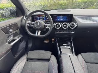 Mercedes GLA Mercedes-Benz GLA 250e AMG PANO Trekhaak Camera Ambiance HUD VOL!! picture 4
