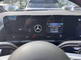Mercedes GLA Mercedes-Benz GLA 180 AMG PANORAMA HUD Memorie Trekhaak Ambiance Massage VOL!! picture 31