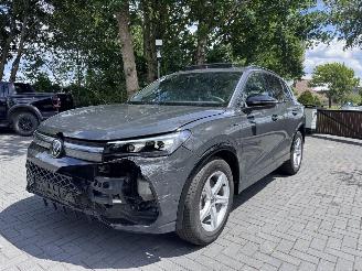 Volkswagen Tiguan Volkswagen Tiguan 1.5 TSI eHybrid R-Line PANO Massage Trekhaak Sportstoelen ! picture 26