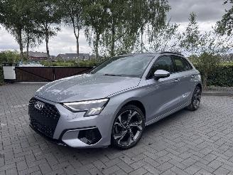 Vaurioauto  passenger cars Audi A3 Audi A3 Sportback 35 TFSI S-Line Automaat Trekhaak Camera 2021/7