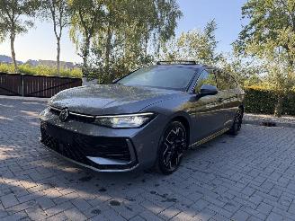 Volkswagen Passat Passat Variant 2.0 TDI 110 kW 3x R-line PANO HUD picture 25