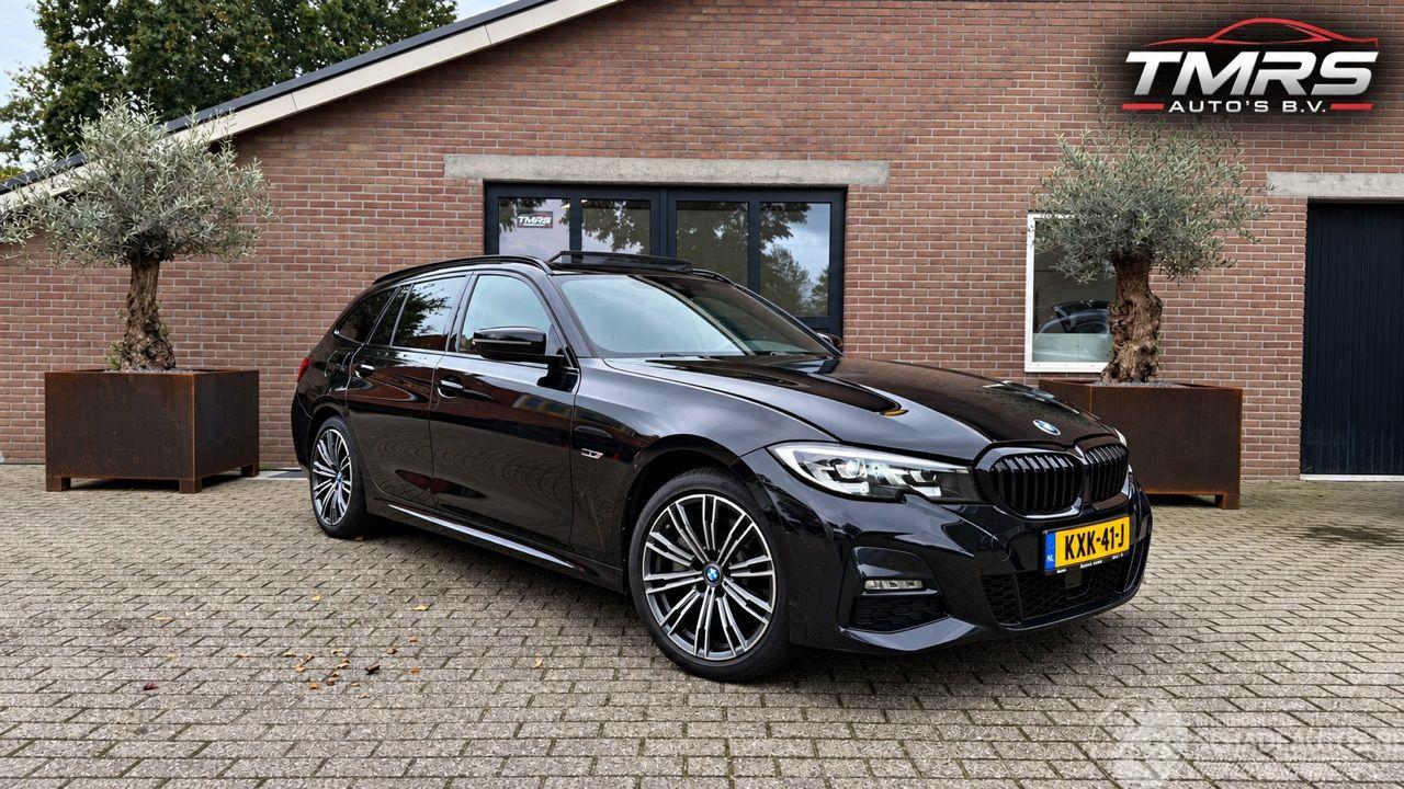 BMW 3-serie 320e Touring M-Sport PANORAMA AHK Camera VOLL