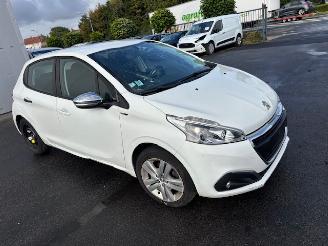 krockskadad bil auto Peugeot 208  2016/4