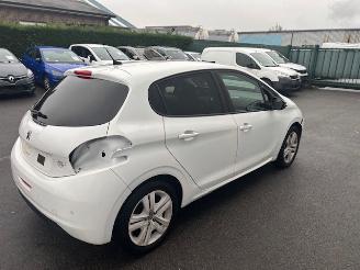 Peugeot 208  picture 4