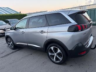 krockskadad bil auto Peugeot 5008 7 seats 2020/6