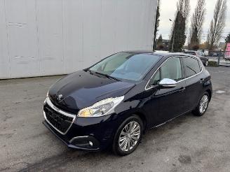 uszkodzony samochody osobowe Peugeot 208  2019/6