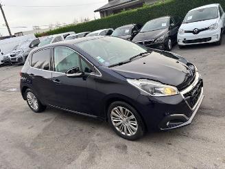 Peugeot 208  picture 3