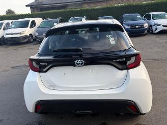 Toyota Yaris HYBRID picture 2