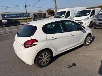 Peugeot 208  picture 3