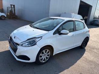 Peugeot 208  picture 6