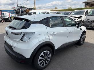 damaged passenger cars Renault Captur  2024/9