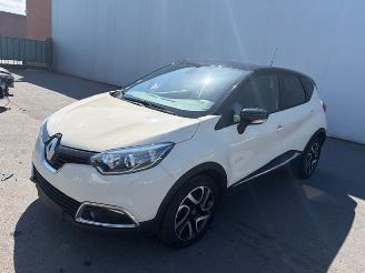 Damaged car Renault Captur  2017/1