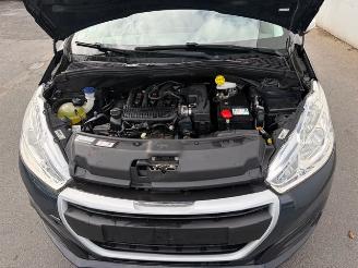 Peugeot 208  picture 10