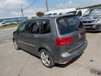 Schadeauto Volkswagen Touran 7pl AUTOMAAT 2014/2