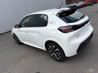 Peugeot 208  picture 3