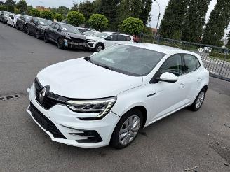 damaged passenger cars Renault Mégane  2021/3