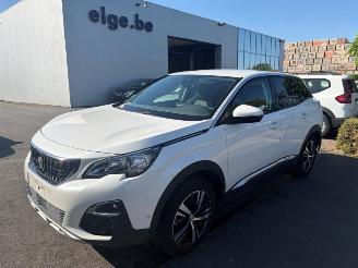 Damaged car Peugeot 3008  2016/10