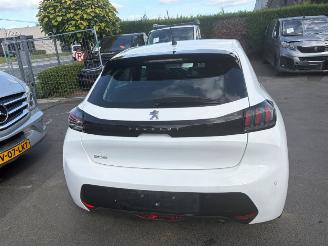 Peugeot 208  picture 5