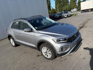 krockskadad bil auto Volkswagen T-Roc  2023/1