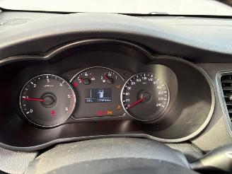 Kia Carens 7 seats picture 11
