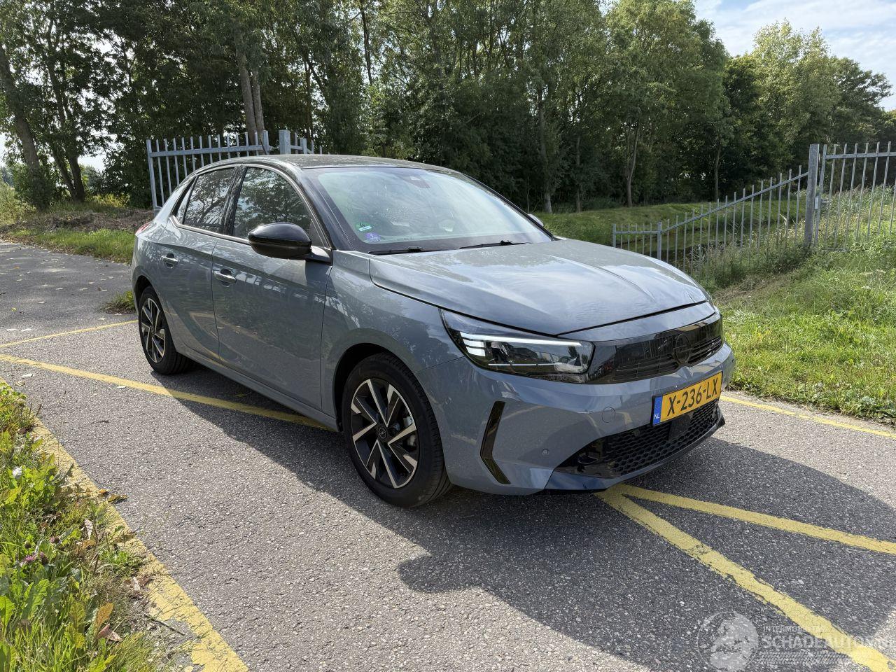 Opel Corsa 1.2 GS Stoel en Stuurverwarming