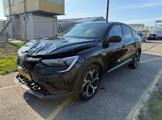 Damaged car Renault Arkana E-TECH 1.6 Hybrid 145 Techno 2024/2