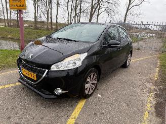 skadebil auto Peugeot 208 1.2 e-VTi Envy Automaat 2014/3