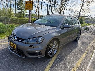 Unfallwagen Volkswagen Golf 1.4 TSI Connected Series Automaat 2016/9