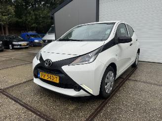 damaged passenger cars Toyota Aygo 1.0 X-now Airco NAP! Lichte schade 2017/1