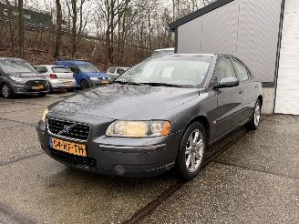 Damaged car Volvo S-60 2.0T MOMENTUM AUTOMAAT! RIJDBAAR 2005/1