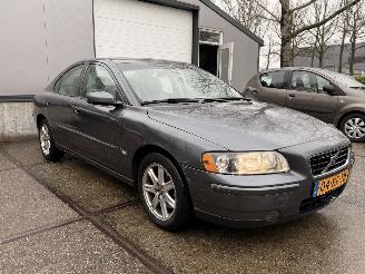 Volvo S-60 2.0T MOMENTUM AUTOMAAT! RIJDBAAR picture 4