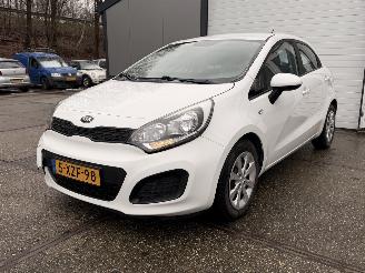 Schadeauto Kia Rio 1.2 CVVT Comfortline Airco NAP! 2014/1