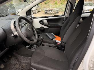 Toyota Aygo 1.0 VVT-i Now NationaleAutoPas Origineel NL Airco! picture 18