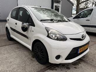 Toyota Aygo 1.0 VVT-i Now NationaleAutoPas Origineel NL Airco! picture 5