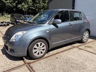 Suzuki Swift 1.3, handgeschakeld Rijdbaar! picture 3