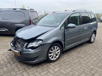 damaged passenger cars Volkswagen Touran 1.4 TSI 6 bak 2009/9