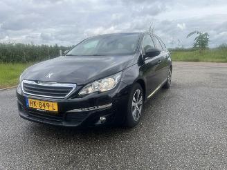 Damaged car Peugeot 308 1.2 PureTech Blue Lease Executive  PANORAMADAK 2015/12
