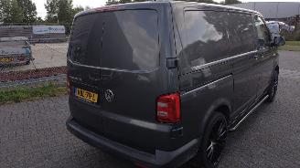 Volkswagen Transporter 2.0 TDI 150pk 2019 Mooie nette bus !! picture 9
