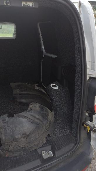 Ford Transit Courier Van COURIER 1.5tdci trend met schade picture 8