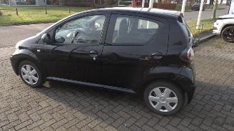 Toyota Aygo 1.0 5 deurs airco gebruikersschade picture 4