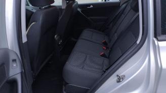 Volkswagen Tiguan 1.4TSI Comfort en Design 4 Motion lichte schade picture 15