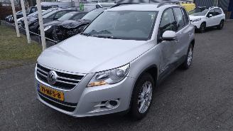 Volkswagen Tiguan 1.4TSI Comfort en Design 4 Motion lichte schade picture 3