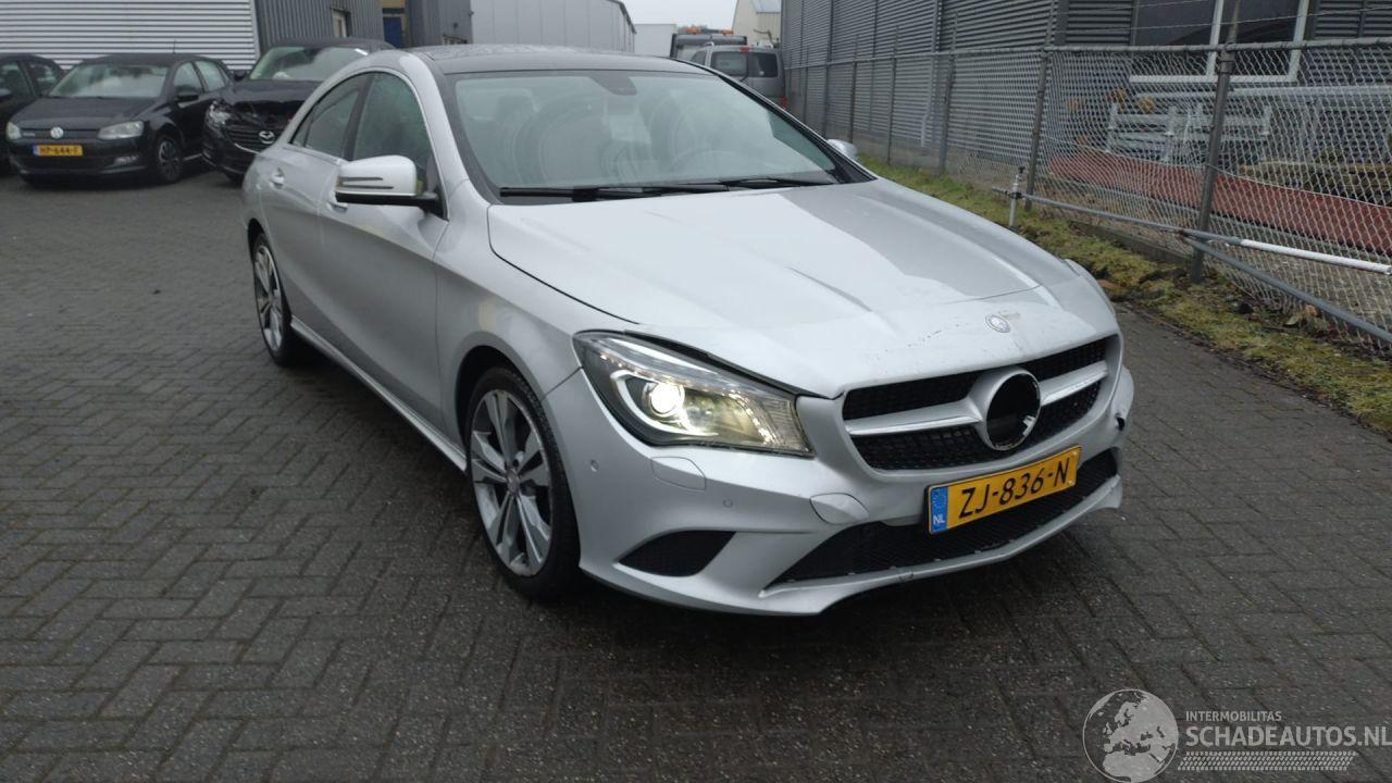 Mercedes Cla-klasse ClA 180 Ediotion AMG 85458 kilometer!! weinig schade!nieuwstaat auto!