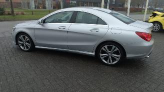Mercedes Cla-klasse ClA 180 Ediotion AMG 85458 kilometer!! weinig schade!nieuwstaat auto! picture 4