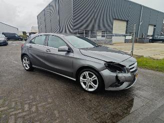Unfallwagen Mercedes A-klasse A180 ambition mooi frisse auto!! lichte schade 2012/1