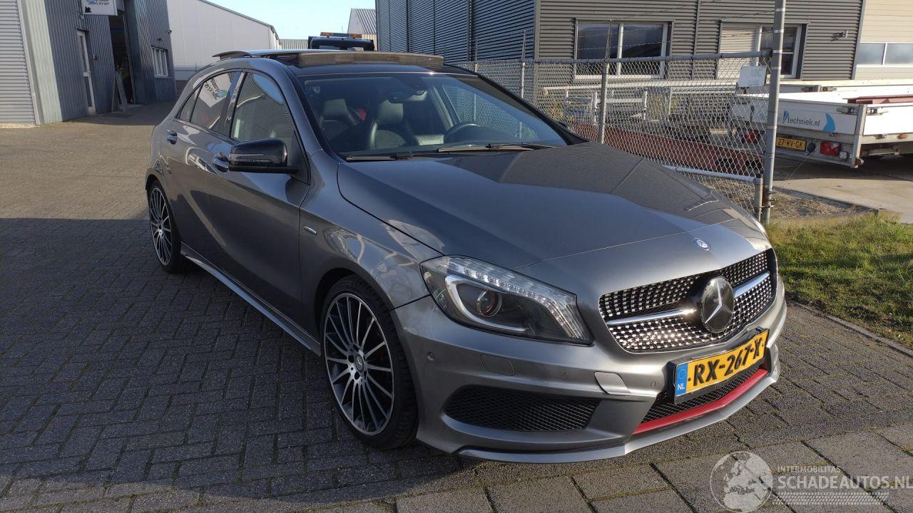 Mercedes A-klasse A 250 AMG Prestige Sport Super nette auto met rijdbare schade