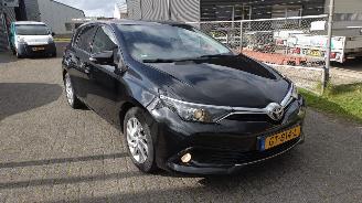 Unfallwagen Toyota Auris 1.2T Aspiration 2015 weinig schade 2015/1