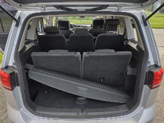 Volkswagen Touran 1.6TDI Autom Higline 7p Pano Trekh Clima Cruise Supermooie auto! picture 23