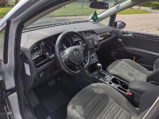 Volkswagen Touran 1.6TDI Autom Higline 7p Pano Trekh Clima Cruise Supermooie auto! picture 30