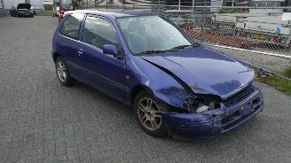 skadebil auto Toyota Starlet 1.3 3 deurs rijdt goed 1998/1